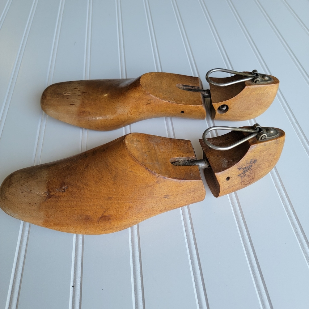 Antique Miller Oamco Trademark Brown Wood Shoe Str‎